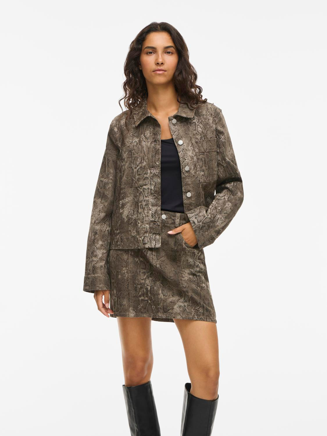 model_shot-front